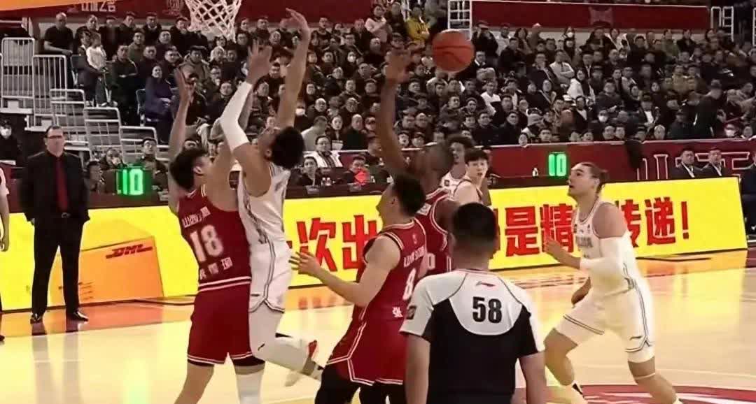 包含战斗瞬间：山西队众将团结一致取得胜利的词条
