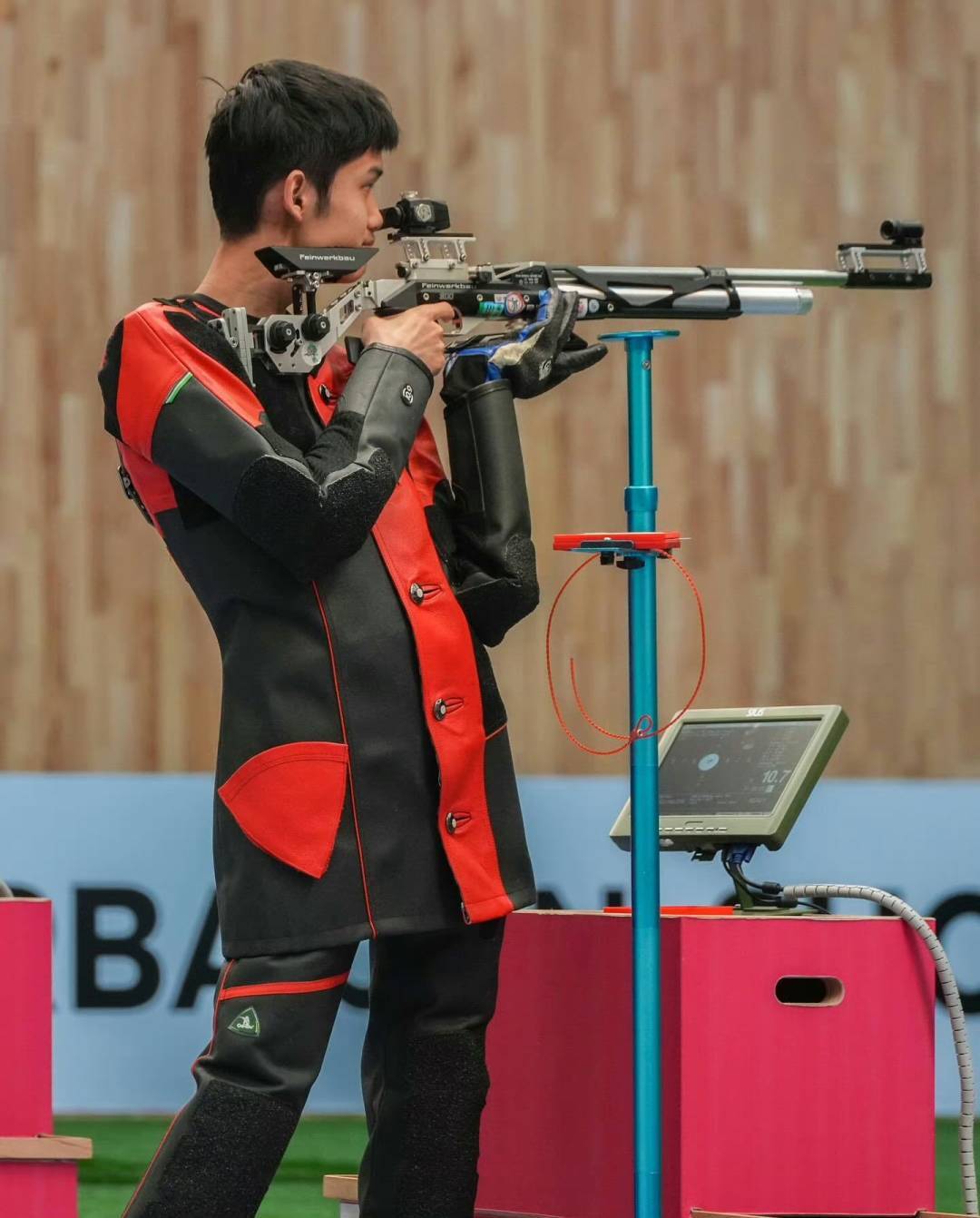 德国选手在射击比赛中展现冷静稳定的简单介绍