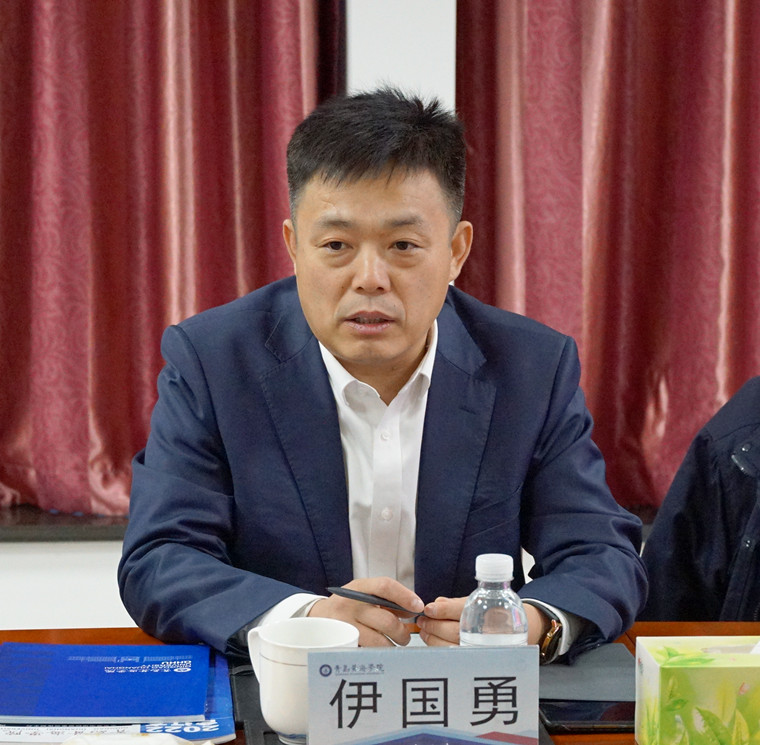 火狐体育在线登录-青岛黄海球员遭敲诈盾赛英国赛遭遇困境的简单介绍